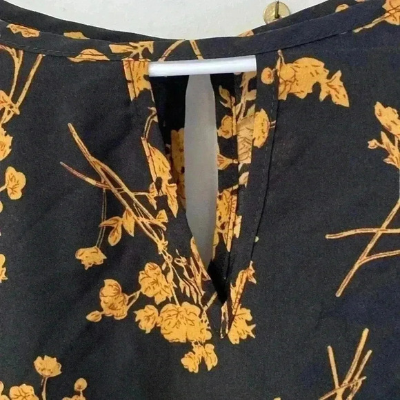 Women’s 4 XL Black and Gold SHEIN Pullover Top - Picture 3 of 8